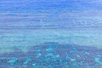 青空と海が広がる宮古島 比嘉ロードパークの昼の風景