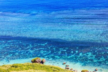 青空と海が広がる宮古島 比嘉ロードパークの昼の風景