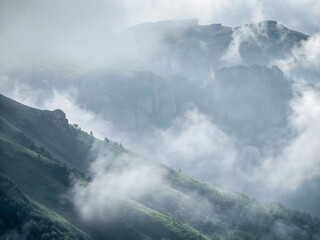 Obraz premium fog in the mountains. mountain, clouds, landscape, sky, cloud, nature, mountains, fog, travel, view, hill, snow, peak, rock, high, forest, summer, volcano, mist, weather, alps, tree, cloudscape, green