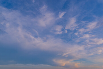集まる夕雲
