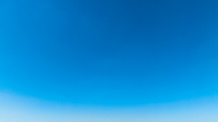 Obraz premium Panorama of cloud clear sky background for summer vacation concept at ocean and summer sea water with sunlight of beautiful cloudy 