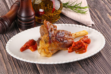 Baked lamb shank with vegetables