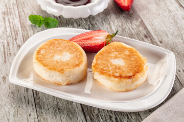 Cottage cheese pancakes - Syrniki for breakfast