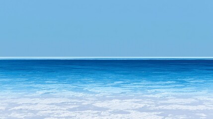 Obraz premium Calm sea waves under clear blue sky