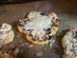 
blumenkohlm vegan, vegertairsch, altenbrative, käse, scheibe, backofen, blumenkohl, überbacken, essen, dessert, kuchen, baked, süss, brotzeit, frühstück, hausgemacht, lecker, cookie, brot, mahl, pral