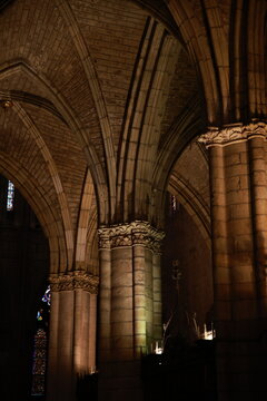 Columnas de catedral g&oacute;tica