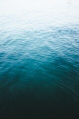 Obraz premium Aerial view of ocean waves, boats and sunset