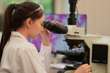 Fototapeta premium A biomedical researcher uses an AI-powered platform to analyze complex genomic data, identifying a novel biomarker for personalized medicine and accelerating future drug discovery.