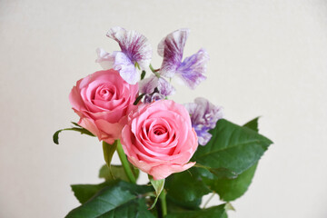 薔薇とスイートピー