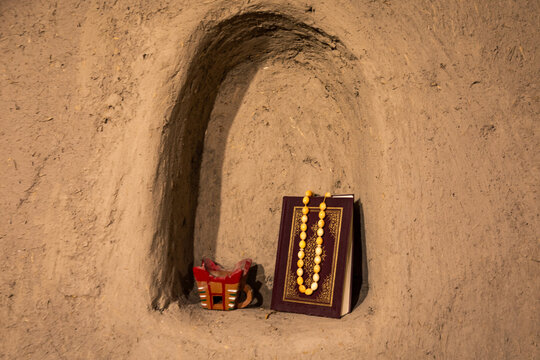 Quran with prayer beads placed in a traditional Omani heritage house niche , Sultanate of Oman . 