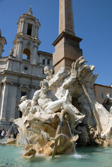 Piazza Navona, plus grande place touristique de Rome. Fontaine des Quatre-Fleuves, détail.