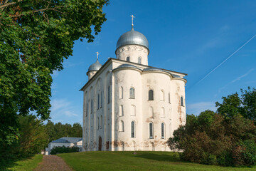 Obraz premium St. George's Cathedral of St. George's (Yuriev) Monastery on a sunny summer day, Veliky Novgorod, Russia