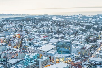 Ausblick auf die allgäu-schwäbische Stadt Kempten in der Vorweihnachtszeit