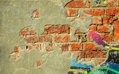 Naklejka premium Peeling plaster and paint from the base of the wall as an abstract background.