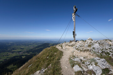 Gipfelkreuz auf dem Bockstein im bayrischen Voralpenland