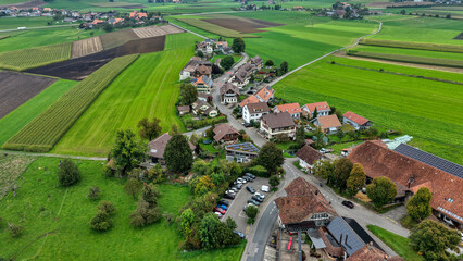 Ein Schloss in Schlosswil, Emmental, Kanton Bern, Schweiz an einem verregneten Tag im September 2025 
