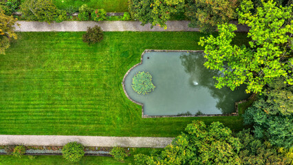 Ein Schloss in Schlosswil, Emmental, Kanton Bern, Schweiz an einem verregneten Tag im September 2025 