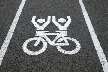 Obraz premium Bike lane marking on asphalt
