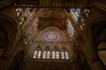 Obraz premium Interior of Catedral de Leon with impressive stained glass and rose window