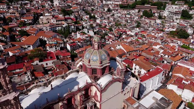 Vuelo de dron sobre Taxco, Guerrero. M&eacute;xico