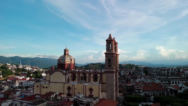 Vuelo de dron sobre Taxco, Guerrero. M&eacute;xico