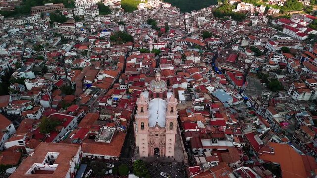 Vuelo de dron sobre Taxco, Guerrero. M&eacute;xico