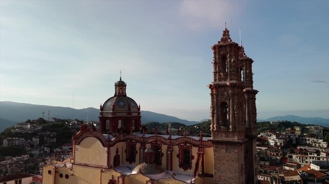 Vuelo de dron sobre Taxco, Guerrero. M&eacute;xico