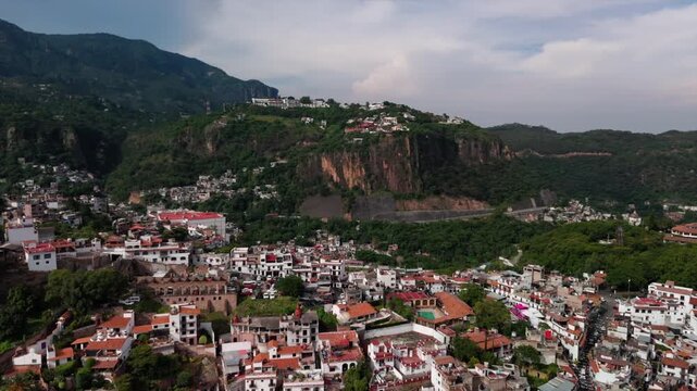 Vuelo de dron sobre Taxco, Guerrero. M&eacute;xico