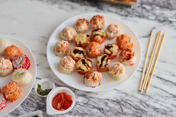 An Exquisite and Colorful Sushi Platter Featuring a Variety of Delicious Sushi Options