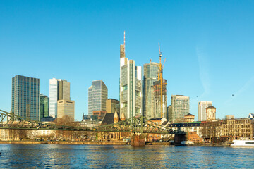 Obraz premium scenic skyline of Frankfurt am Main with reflection in the river, Germany