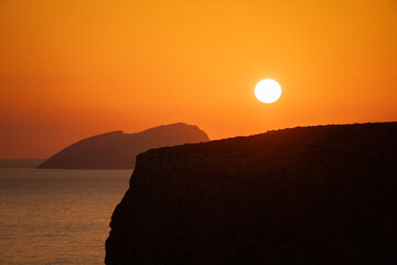 Stunning Golden Sunset Over Balos Beach, Crete &ndash; Tranquil Seascape with Cliffs and Ocean Glow