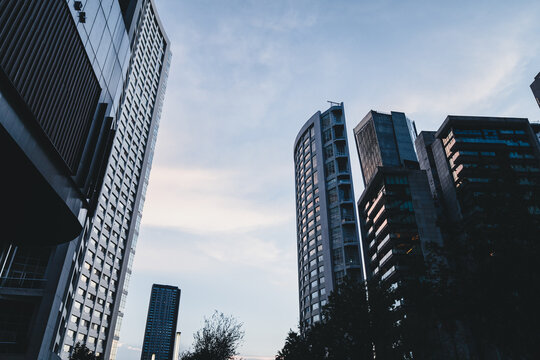 Ciudad, edificios, oficinas