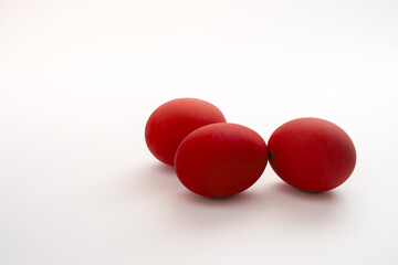 three red eggs 