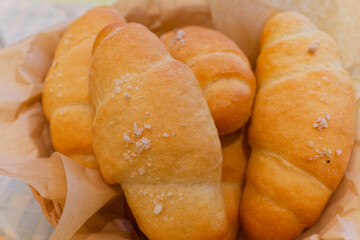 フォカッチャの断面と香ばしい焼き色