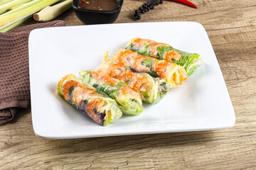Vietnamese spring roll with prawn and mango
