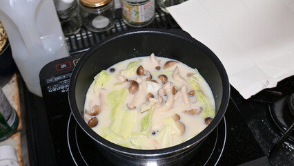 手作りクリームスープ（キャベツとキノコ）