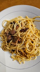 spaghetti with beef topping