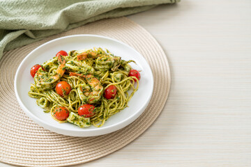 Spaghetti with seafood in homemade pesto sauce