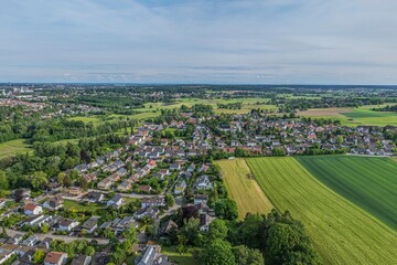 Ausblick auf den Ortsteil Ottmarshausen der Stadt Neus&auml;&szlig; in Schwaben