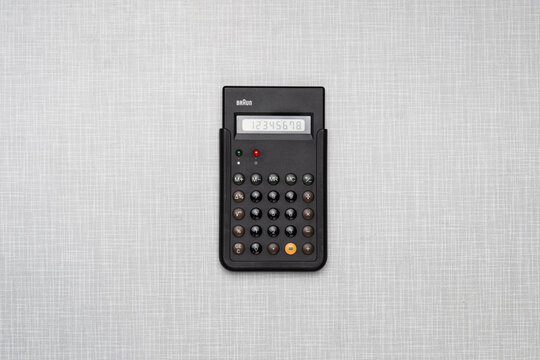 Top Shot, Nachbau ET66 Taschenrechner der Firma Braun, Design Dieter Rams