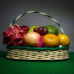The light brownstraw color of the basket weave provides an earth tone that balances the brightness of the fruit.