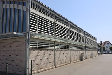 Fototapeta premium Les halles de Cabourg, marché alimentaire couvert, vue de l'extérieur, village de Cabourg, département du Calvados, France