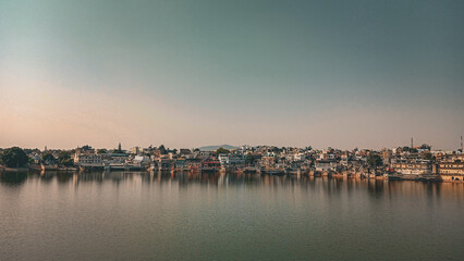 Obraz premium A LAKE IN PUSHKAR
