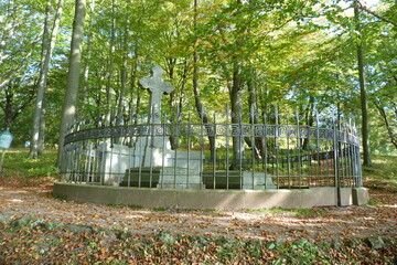 Grabstätte im Altensteiner Park Schlosspark Schloss Altenstein bei Bad Liebenstein im Thüringer...