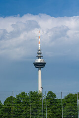 Obraz premium Tall communication tower against a cloudy sky