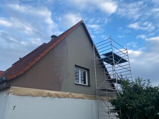 haus, bauwerk, dach, architektur, fenster, himmel, zuhause, blau, alt, rot, neu, fassade, anlagen, äusseres, hölzern, dachziegel, wand, bungalow, weiß, schornstein, backstein, besitztum, detail, wohn