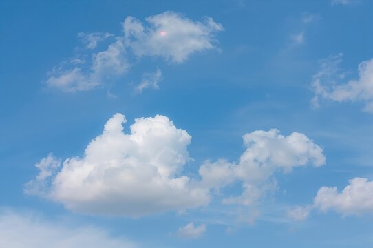 Fototapeta Clear blue sky with fluffy white clouds