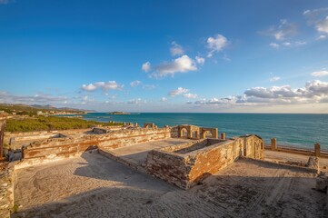 Obraz premium Old salt production site deserted on a remote island