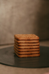 A stack of cookies stands on the kitchen table, cookies for tea