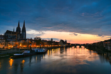 Fototapeta premium Regensburg old town and Danube river at night, Germany